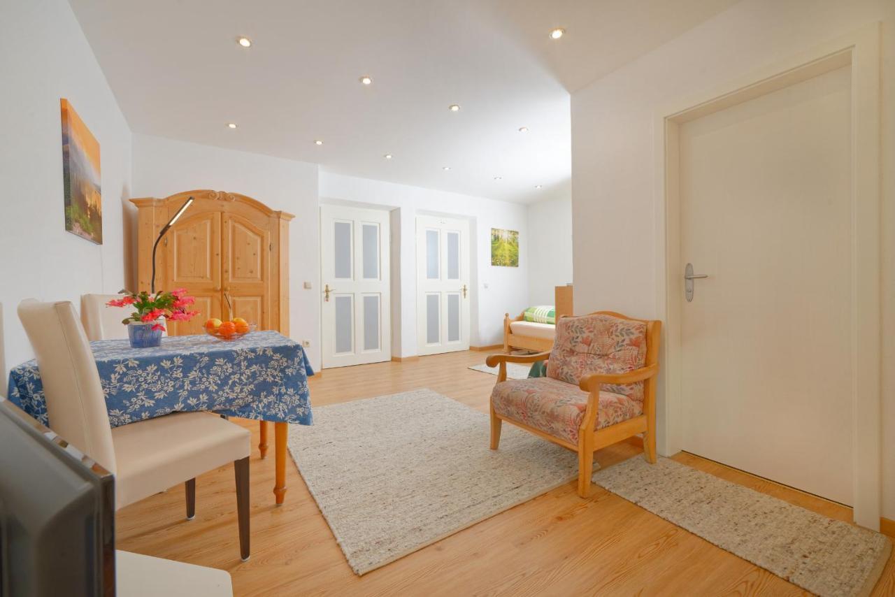 Gaestehaus Koyerbauer Boardinghouse アシャウ・イム・キームガウ エクステリア 写真